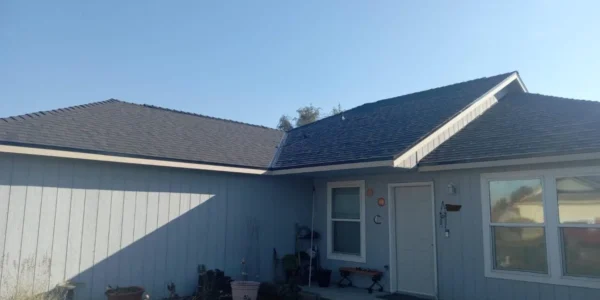 Ranch-style home In Pasco, WA with a brand new GAF roof installed by DaBella in American Harvest.