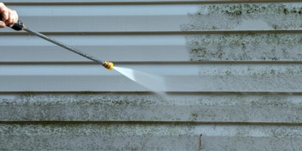 Pressure washing vinyl siding