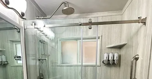 Ducha con ventana corredera
