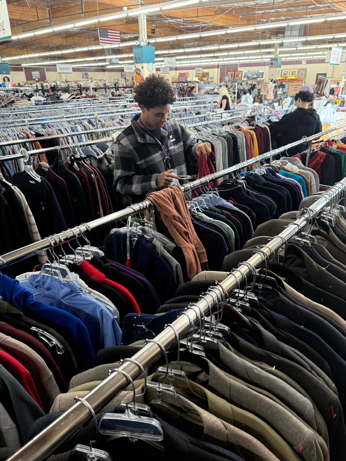 DaBella helps ccsnn with providing warm clothes to people in need.