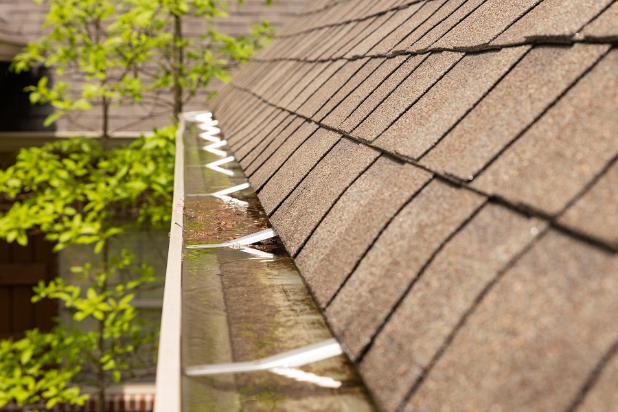 How to Tell if Your Gutters Are Clogged 